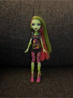 Original 2012 Venus Mcflytrap doll